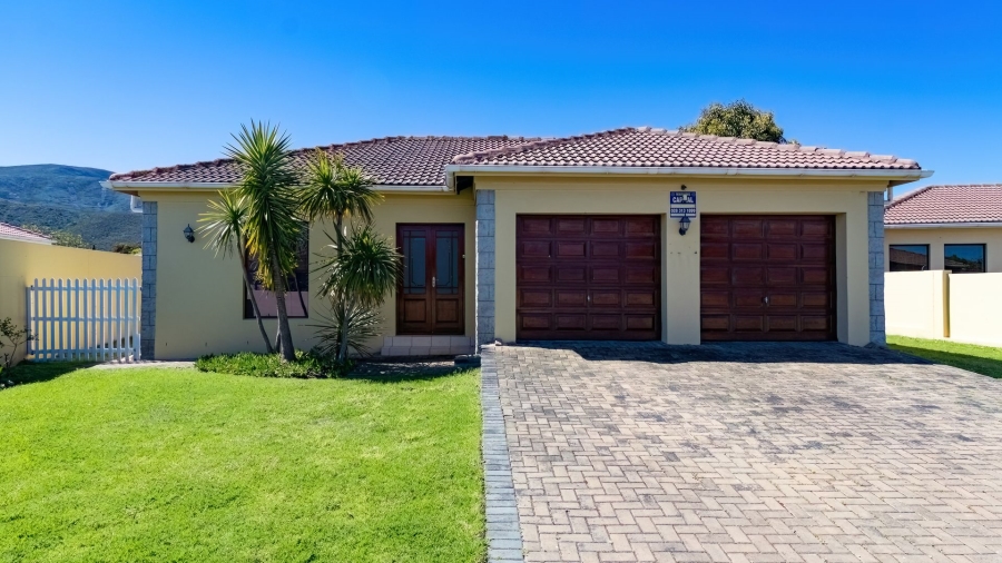3 Bedroom Property for Sale in Sandbaai Western Cape